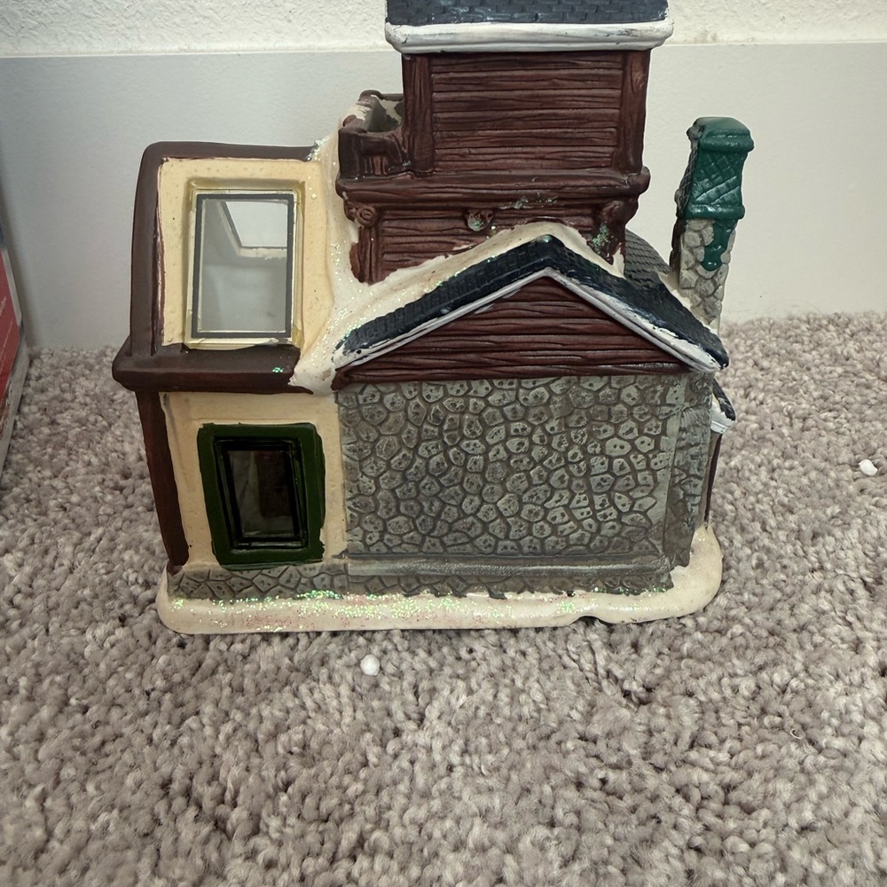 Vintage Christmas village house Wood Creek porcelain house - Picture 4 of 6